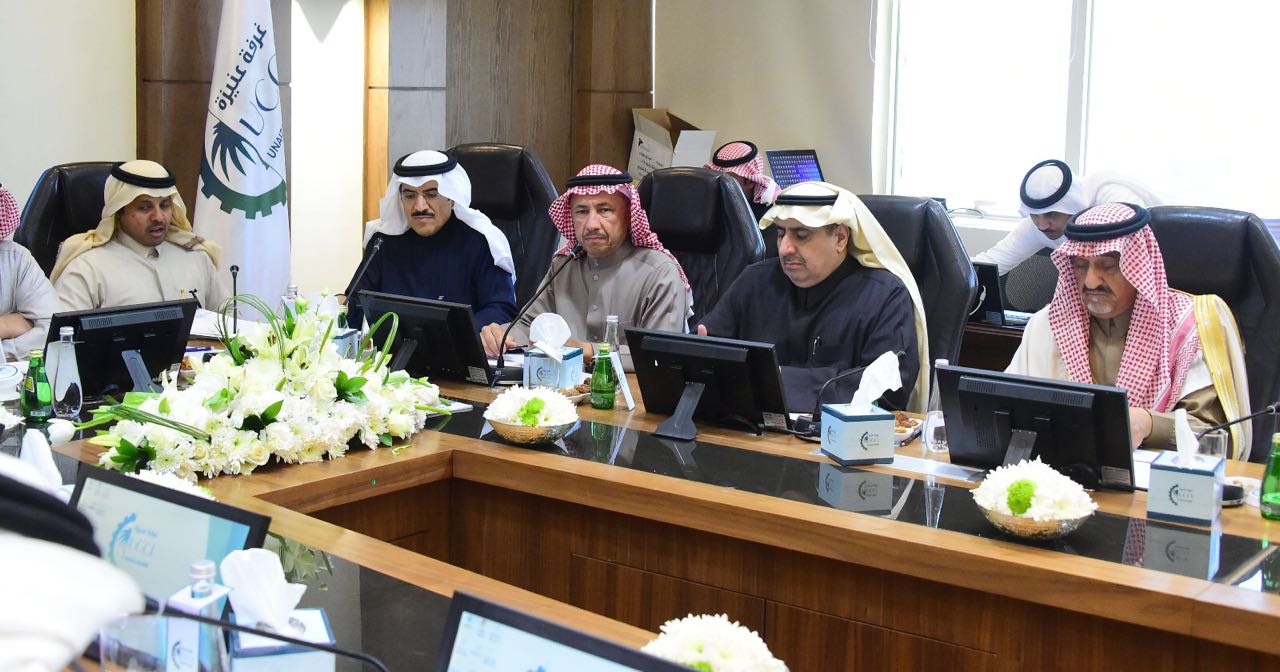 رئيس الوزراء يناقش مع رؤساء الغرف الصناعية فرص تعزيز دور القطاع الخاص وتوطين الصناعة 1 IMG 20170222 WA00431692543843