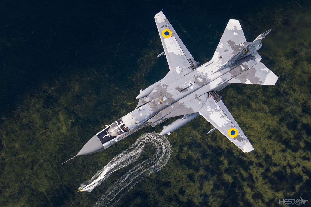 سلاح الجو الأوكراني: دخول مجموعة من الطائرات الروسية للمجال الجوي لمصب نهر "الدانوب" 1 Military Sukhoi Su 24 Jet Fighters Ukrainian Air Force Jet Fighter Aircraft Warplane HD Wallpaper Background Image1692208922