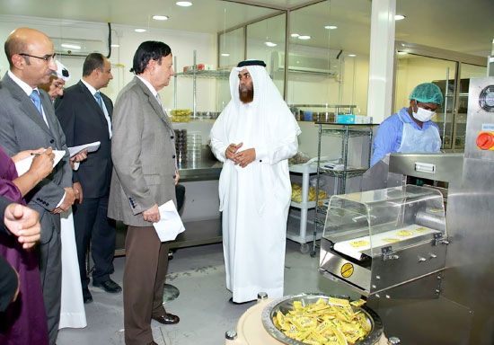 أمين الاتحاد العربي للتمور: نسعى إلى إنشاء مركز رصد وأبحاث للتأثيرات المناخية على نمو وإنتاج النخيل 1 bus 21692347943