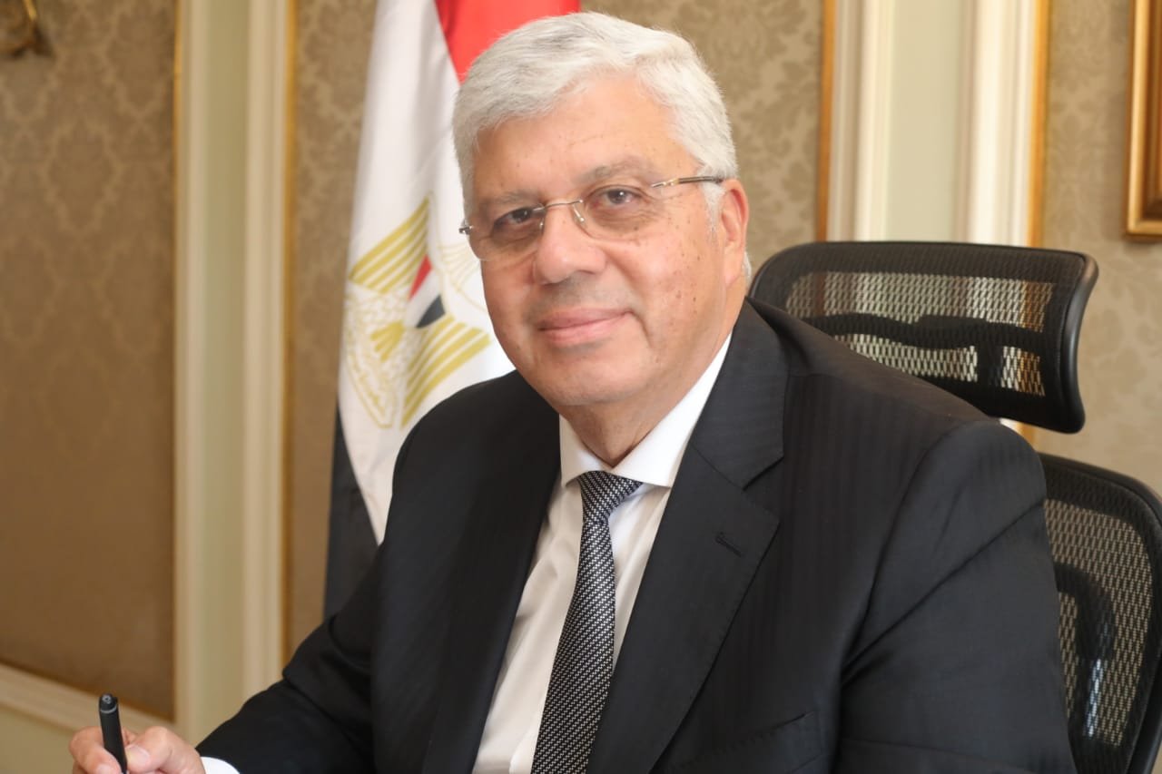 وزير التعليم العالي يستعرض تقريرا حول تدشين نظام إلكتروني لتسهيل إجراءات المعادلة للجامعات الخاصة والأهلية 1 elaosboa326501691407743