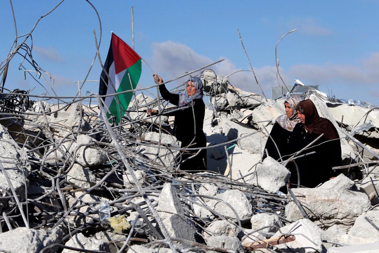 الاحتلال الإسرائيلي يخطر بهدم 20 مُنشأة في "القدس" ومستوطنون يجرفون أرضا قرب "الأقصى" 1 image1692045964