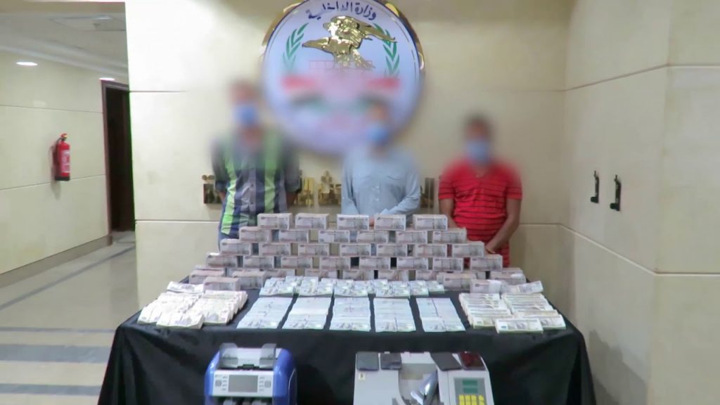 ضبط 3 أشخاص بالقاهرة لقيامهم بالإتجار غير المشروع فى النقد الأجنبى 1 maxresdefault1692791823