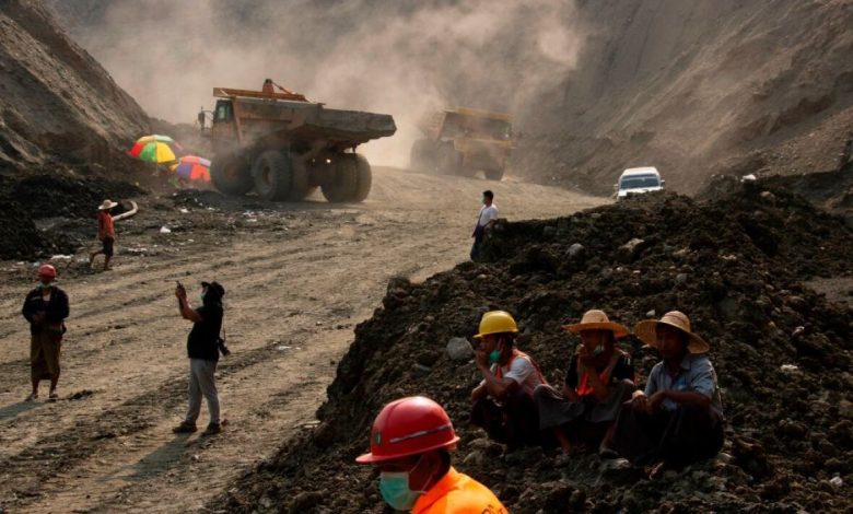 فقدان أكثر من 30 شخصا عقب انهيار أرضي في منجم بشمال ميانمار 1 myanmar landslide 20191691991844
