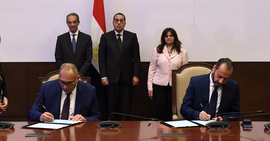 مدبولي يشهد توقيع بروتوكول تعاون لتقديم 100 منحة دراسية لمتفوقي الثانوية العامة في الصعيد بالجامعات الأجنبية 1 توقيع البروتوكول بحضور رئيس الوزراء1693386063