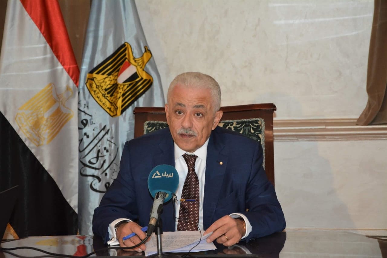 وزير التربية والتعليم يكرم الطلاب الأوائل بمدارس النيل المصرية الدولية للمرحلة الثانوية 1 وزير التعليم يعتمد نتيجة الدبلومات 21691515203