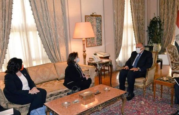 شكري يؤكد للمديرة التنفيذية لمنظمة تنمية المرأة التابعة للتعاون الإسلامي على الأهمية التي توليها مصر لملف تعزيز حقوق المرأة 1 شكرى 11694603703