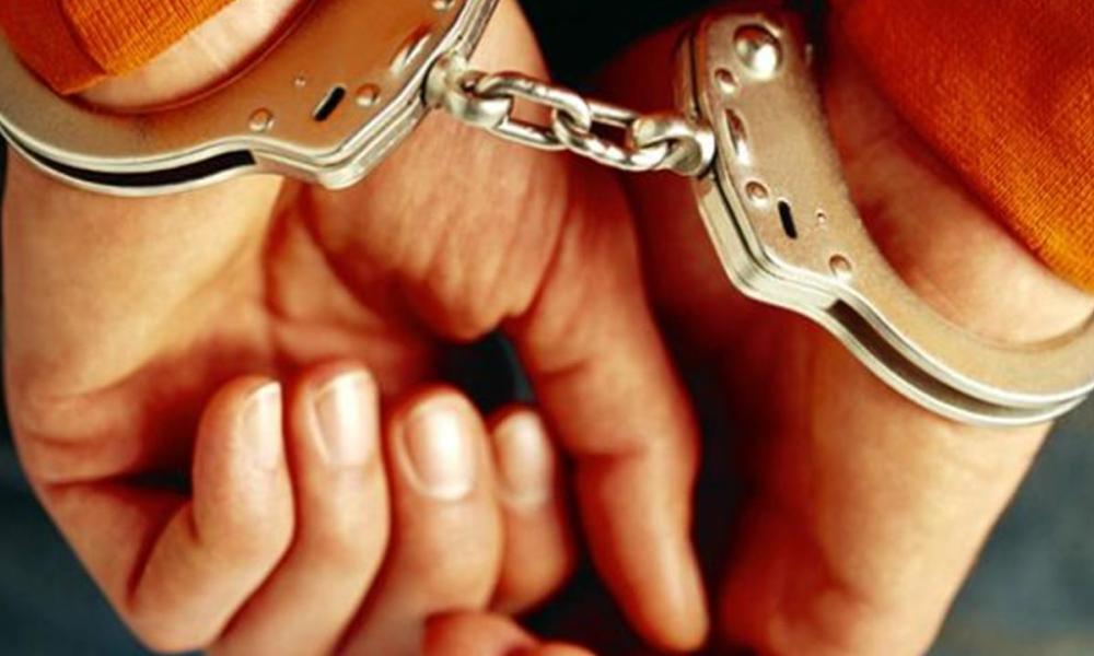 ضبط عاطل بالبحر الأحمر لحيازته كمية من المواد المخدرة بقصد الإتجار 1 ضبط عاطل وبحوزته كمية كبيرة من المواد المخدرة وبندقية آلية بمركز أبوحماد1695287764