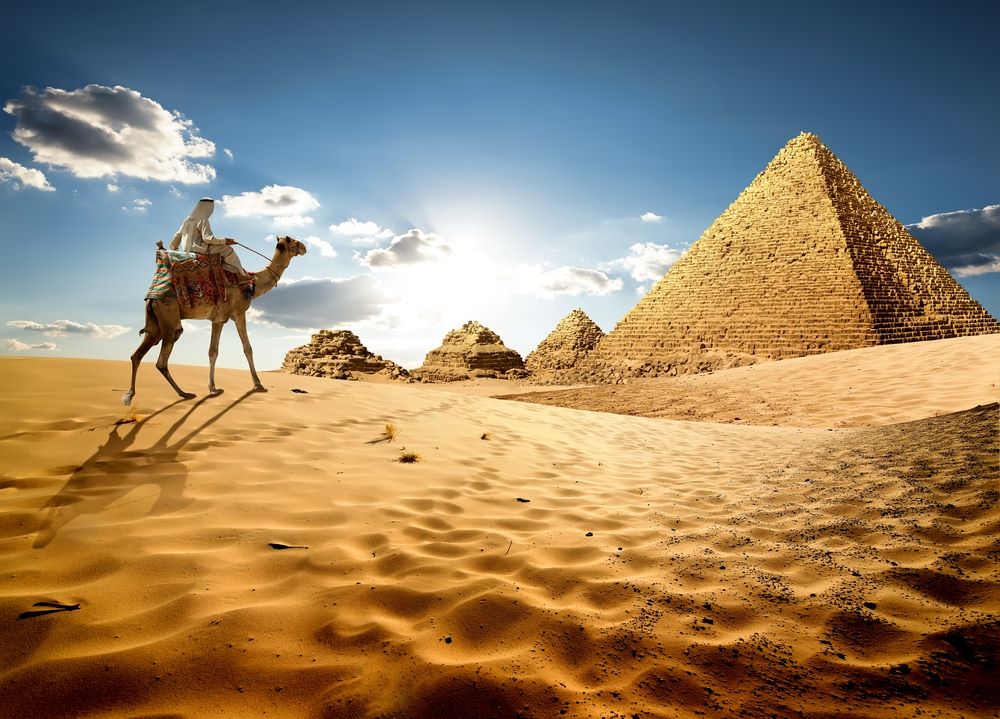 "الأهرام": مصر نجحت في السنوات الأخيرة بالفعل في استعادة كثير من قطعها الأثرية المسروقة 1 ما هي أهمية الأهرامات في مصر للسياحة1693541942