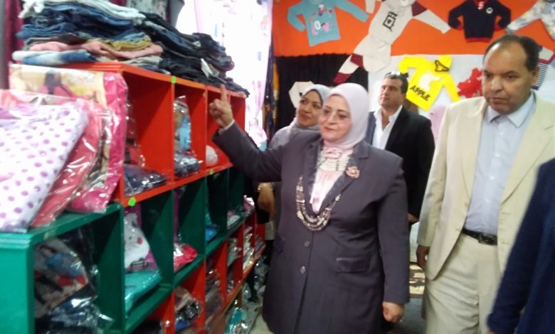 1110968 توزيع ملابس مجانا على طلاب مدارس البرلس (2)1695817923
