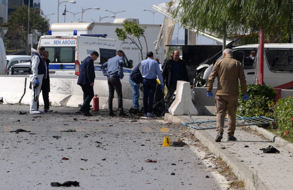 إطلاق نار بالقرب من مدخل السفارة الأمريكية في لبنان دون إصابات 1 1486911695256082