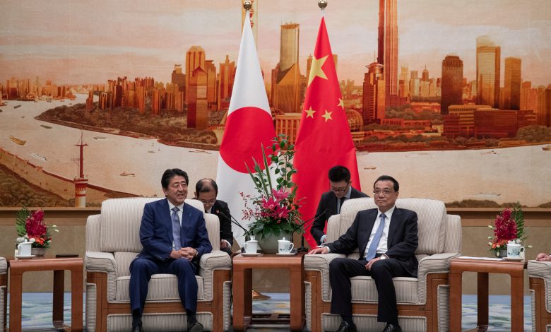 1577480 خلال لقاء بين رئيس وزراء اليابان ونظيره الصينى1694609223