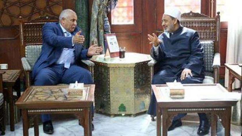 محافظ قنا يبحث مع شيخ الأزهر الشريف إنشاء فرع جديد لجامعة الأزهر للفتيات بالمحافظة 1 168143126415235384841695064443