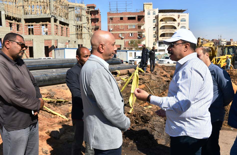 محافظ أسوان يتفقد إحلال وتجديد خطوط الطرد لمحطة مياه جبل تقوق وفريال بتكلفة 37 مليون جنيه 1 19 2022 638042933636775761 6771695560044