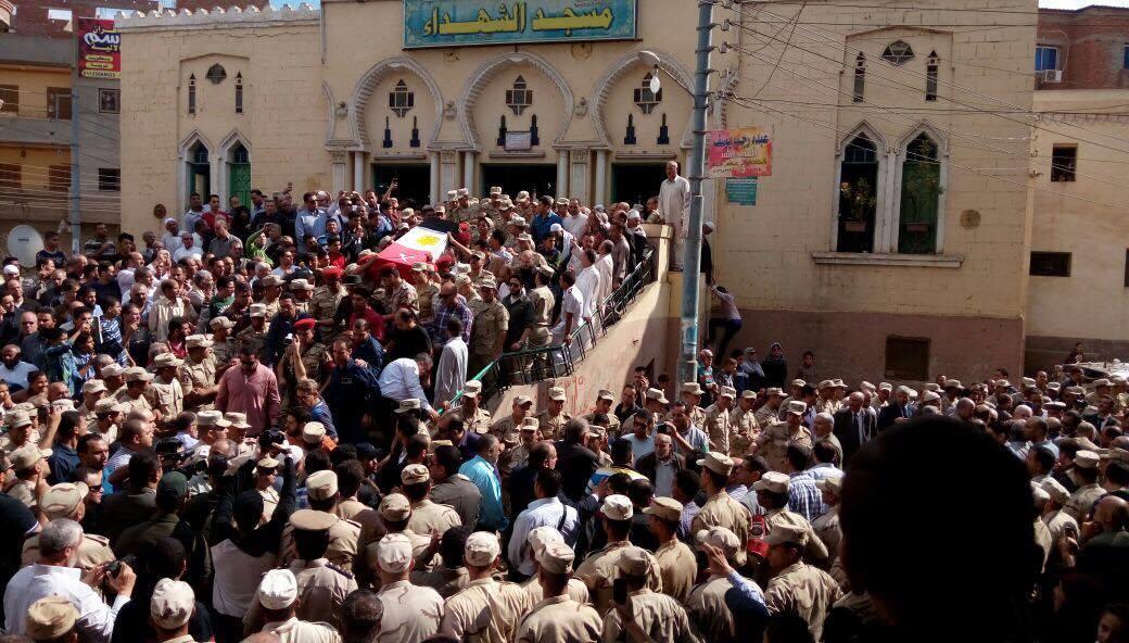 وسط هتافات منددة بجرائم الاحتلال.. تشييع جثمان الشهيد الفلسطيني عبد الرحيم غنام في الضفة الغربية 1 2016 11 8 13 30 50 621693584303