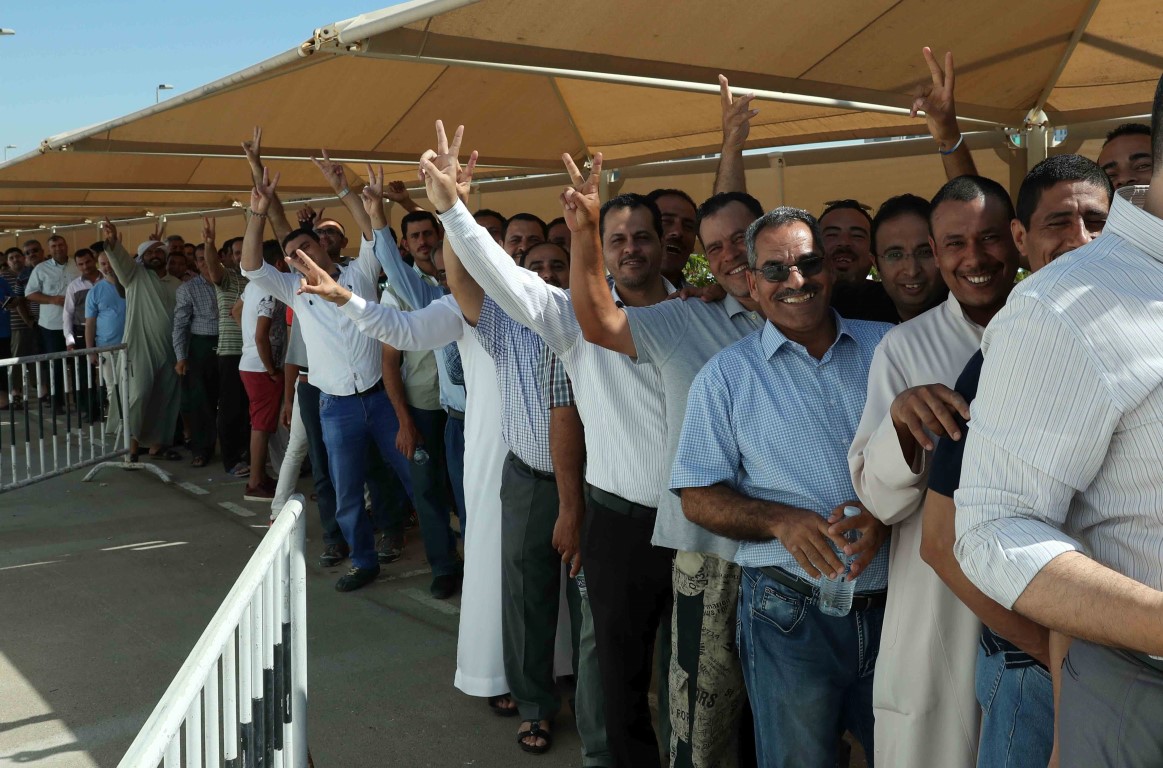 سفير مصر بالكويت لـ/أ ش أ/: إقبال كبير من الجالية المصرية لعمل توكيلات للاستحقاق الانتخابي المقبل 1 473723632469451696099263