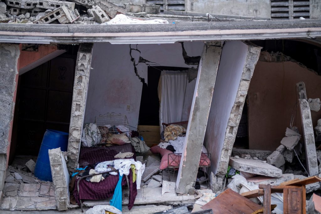 ارتفاع حصيلة ضحايا الزلزال في المغرب إلى 632 قتيلا و329 مصابا 1 611c226f42360414154ce6221694245203