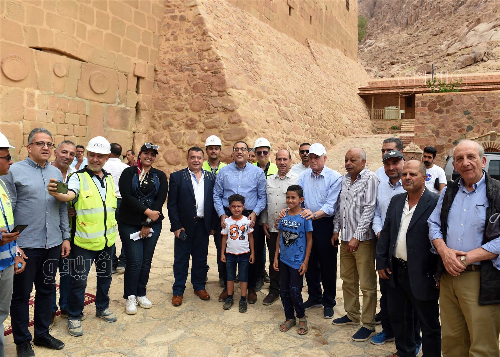 رئيس الوزراء يتفقد مشروع إنشاء المنتجع السياحي الجبلي بسانت كاترين ضمن مشروع "موقع التجلي الأعظم فوق أرض السلام" 1 6871695289565