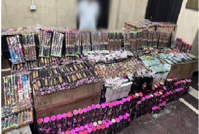 مباحث القاهرة تضبط كمية من الألعاب النارية والعقاقير الطبية داخل محل "بدون ترخيص" 1 7420391694177883
