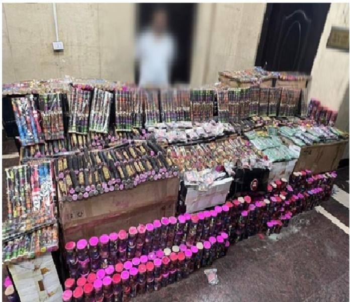 مباحث القاهرة تضبط كمية من الألعاب النارية والعقاقير الطبية داخل محل "بدون ترخيص" 1 7420391694177883