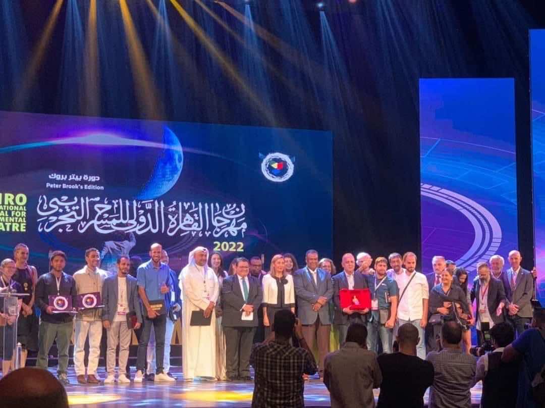 العرض المصري "إيكاروس" يحصد جائزة أفضل عرض مسرحي في مهرجان القاهرة للمسرح التجريبي 1 AEFFBA28 407D 4079 9B22 078D3712D1B81694195763