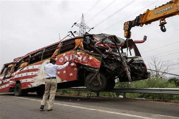 مصرع وإصابة 19 شخصا جراء حادث تصادم في الهند 1 elaosboa534071693981925