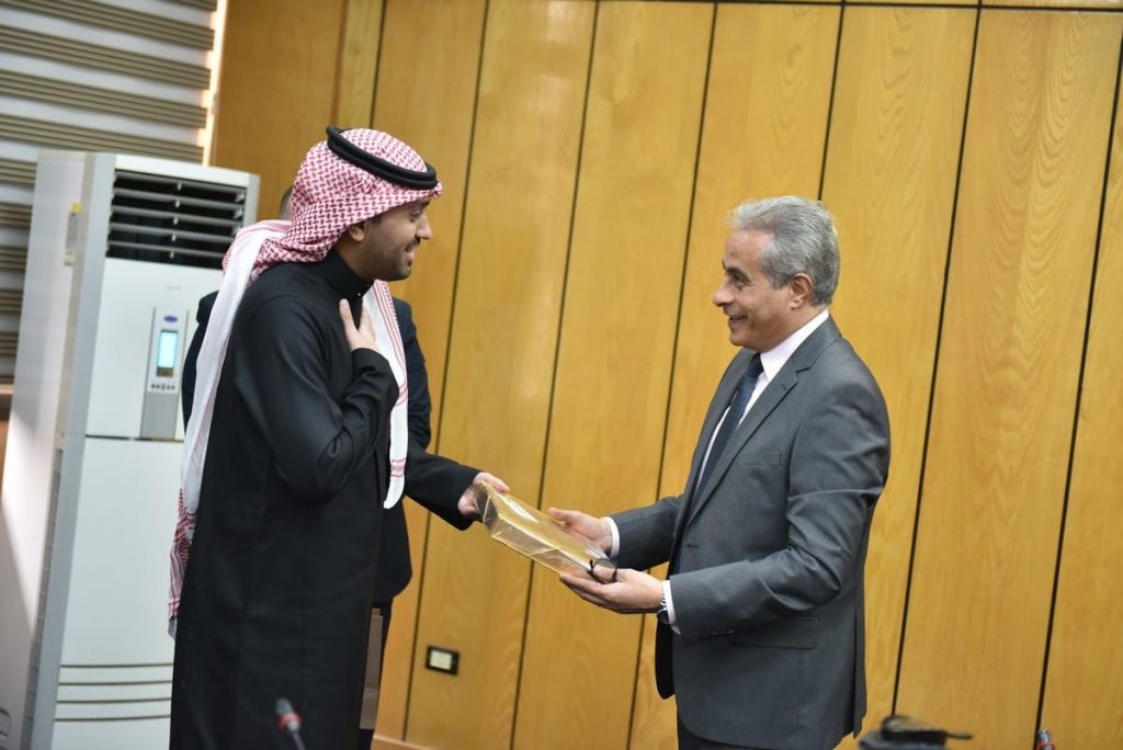 وزارة العمل: تنسيق "مصري - إيطالي" لضخ عِمالة مصرية مُدربة في سوق العمل الإيطالية 1 mebusiness1695548463