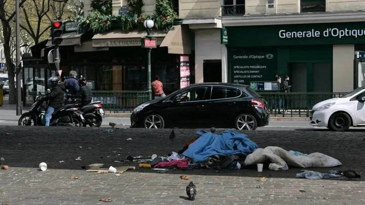 لمكافحة القبح والقذارة بشوارع باريس1695151865
