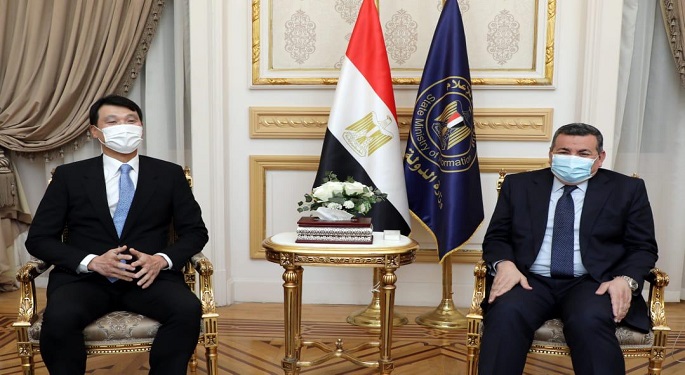 الخارجية الكورية الجنوبية تستدعي السفير الروسي بشأن علاقاتها مع كوريا الشمالية 1 وزير الدولة للإعلام أسامة هيكل وسفير كوريا الجنوبية1695134703