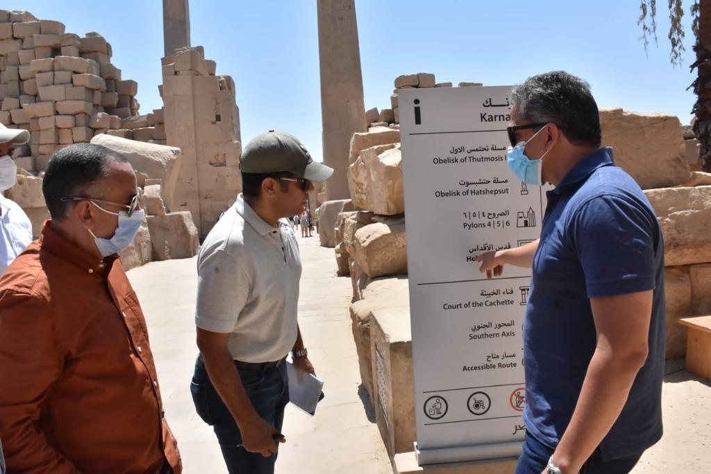 مساعد وزير السياحة يتابع كفاءة الخدمات الالكترونية المقدمة للزائرين ببعض المواقع الأثرية بالأقصر 1 وزير السياحة يتفقد العلامات الارشادية1695224104