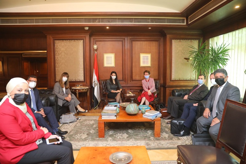 وزيرة التعاون الدولي تؤكد ضرورة الدفع بجهود التمويل العادل لأجندة التنمية المستدامة والعمل المناخي 1 المشاط و رئيسة البنك الاوروبى 21696670763