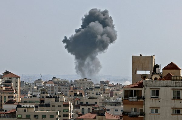الفاينانشيال تايمز: استهداف المدنيين في غزة يضرب مصادقية الغرب ويكشف حجم نفاقه السياسي 1 قصف قطاع غزة 11697642524