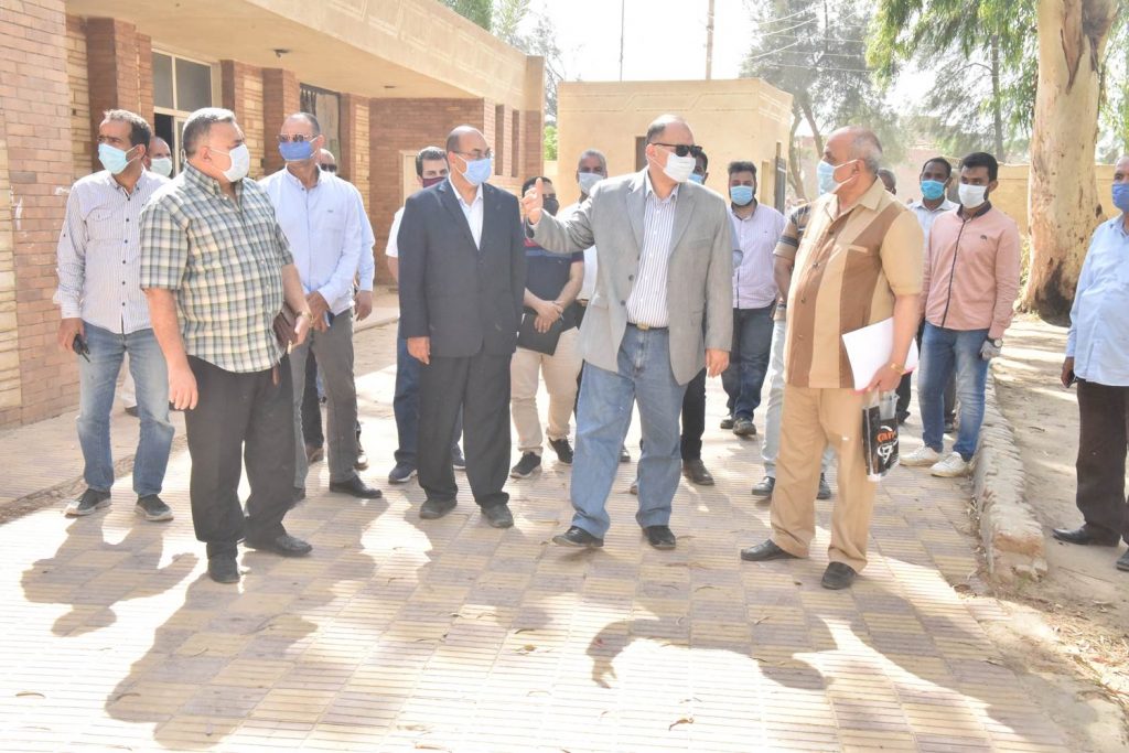 محافظ أسيوط: مركز السيطرة الموحد يهدف لتحسين جودة خدمات الإغاثة والطوارئ 1 محافظ أسيوط يتفقد إنشاء مدارس وأعمال رصف بديروط 101697191204