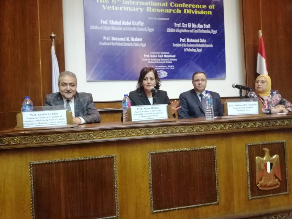 مؤتمر دولي بالمركز القومي للبحوث يوصي بصياغة استراتيجية وطنية للتوعية بسلامة الغذاء 1 مني محرز وخالد العامري في مؤتمر المركز القومي للبحوث1698254343