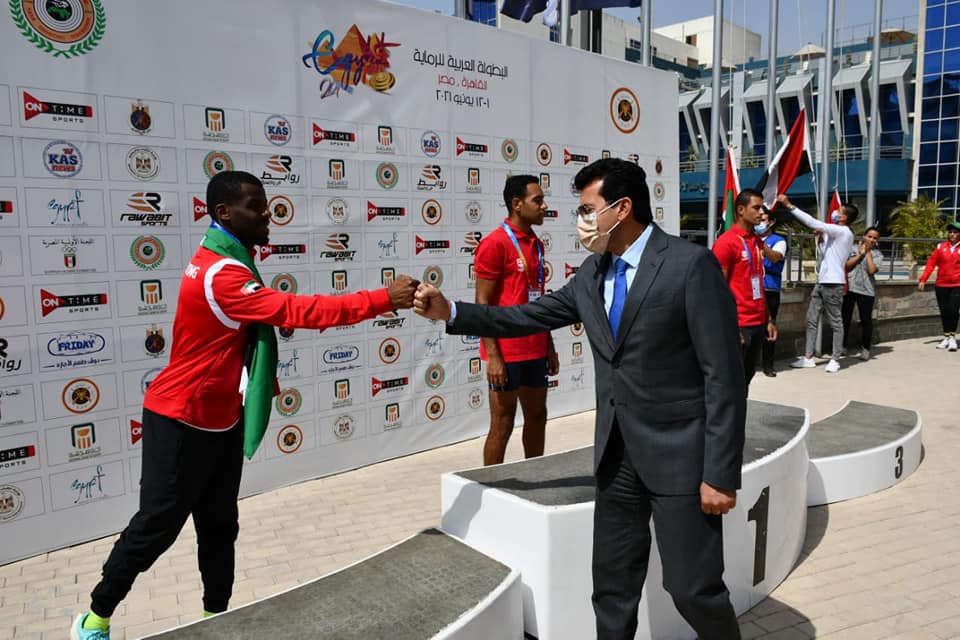 وزير الرياضة يكرم لاعبي المنتخب الوطني للرماية بعد حجز 11 مقعدا بأولمبياد باريس 2024 1 1 131697047143