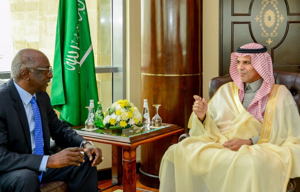 عضو بالسيادة السوداني يبحث مع وزير النقل المكلف تسهيل إجراءات المعابر الحدودية 1 1007 21696868824