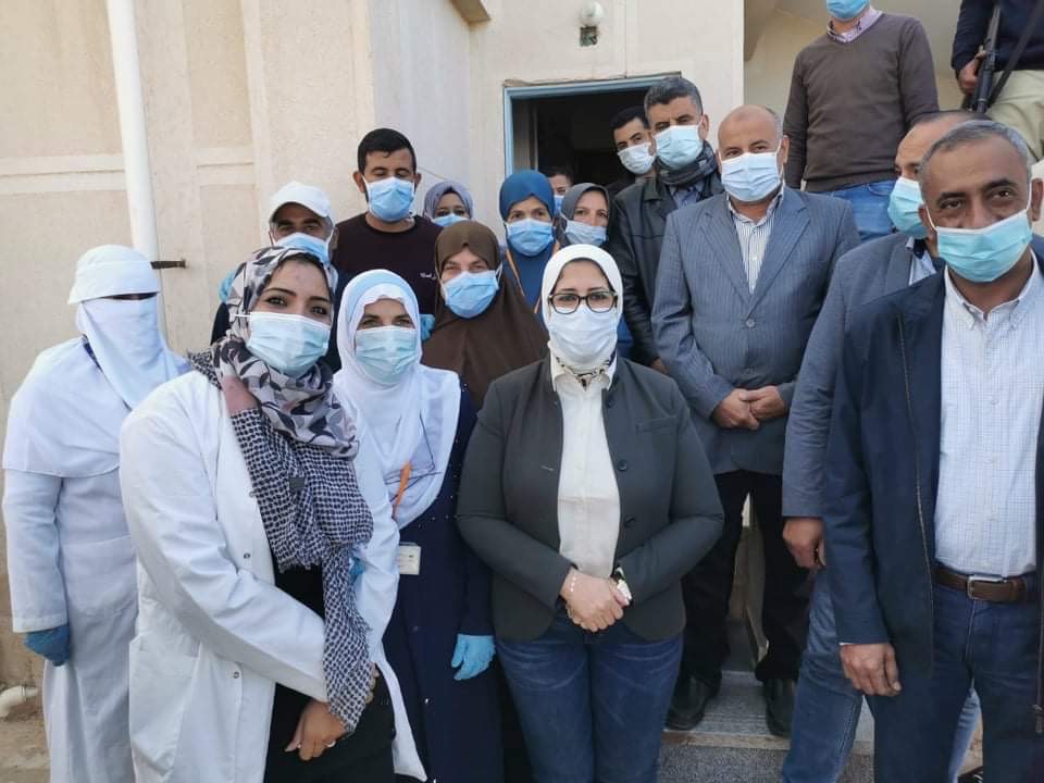 100986 وزيرة الصحة فى شمال سيناء1697469543