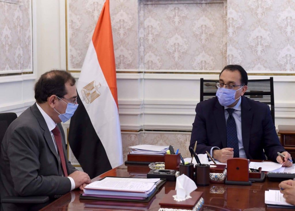 وزير البترول يوجه بضرورة العمل على تحديد الأولويات لمواكبة المتغيرات والأحداث العالمية 1 104974568 1631722023672823 8735317202771175489 o1698662585