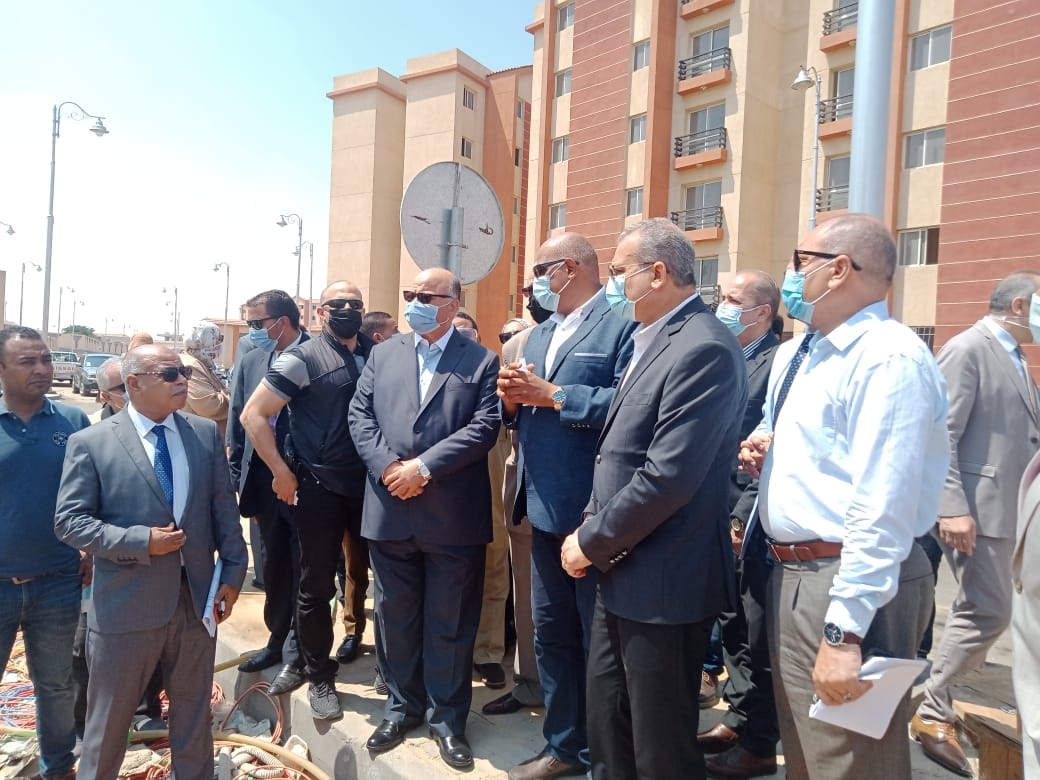 120953 محافظ القاهرة خلال تفقد مدينة معا1698148922