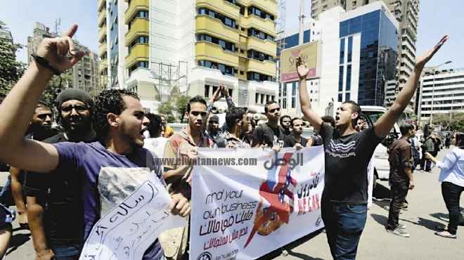 مظاهرة أمام منزل السفير الأمريكي في كينشاسا للمطالبة بدعم أمريكي لإنهاء تمرد حركة "23 مارس" 1 143329 660 3898964 opt1697887742
