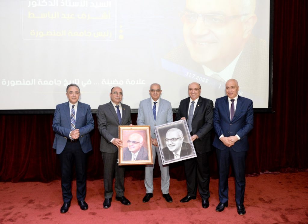 جامعة المنصورة تكرم 16 من أعضاء هيئة التدريس شاركوا في حرب أكتوبر 1 1w1696965723