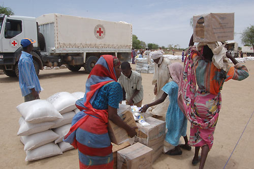 "الخارجية السودانية": توزيع المساعدات على المواطنين النازحين المتواجدين بشرق تشاد 1 2009 08 13 chad v p td e 006051696256822