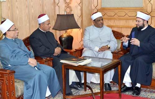 وكيل الأزهر يبحث مع كبير الوزراء بولاية سلانجور بماليزيا سبل تعزيز التعاون الدعوي والعلمي 1 2015 635683382385909174 590 main1696771382