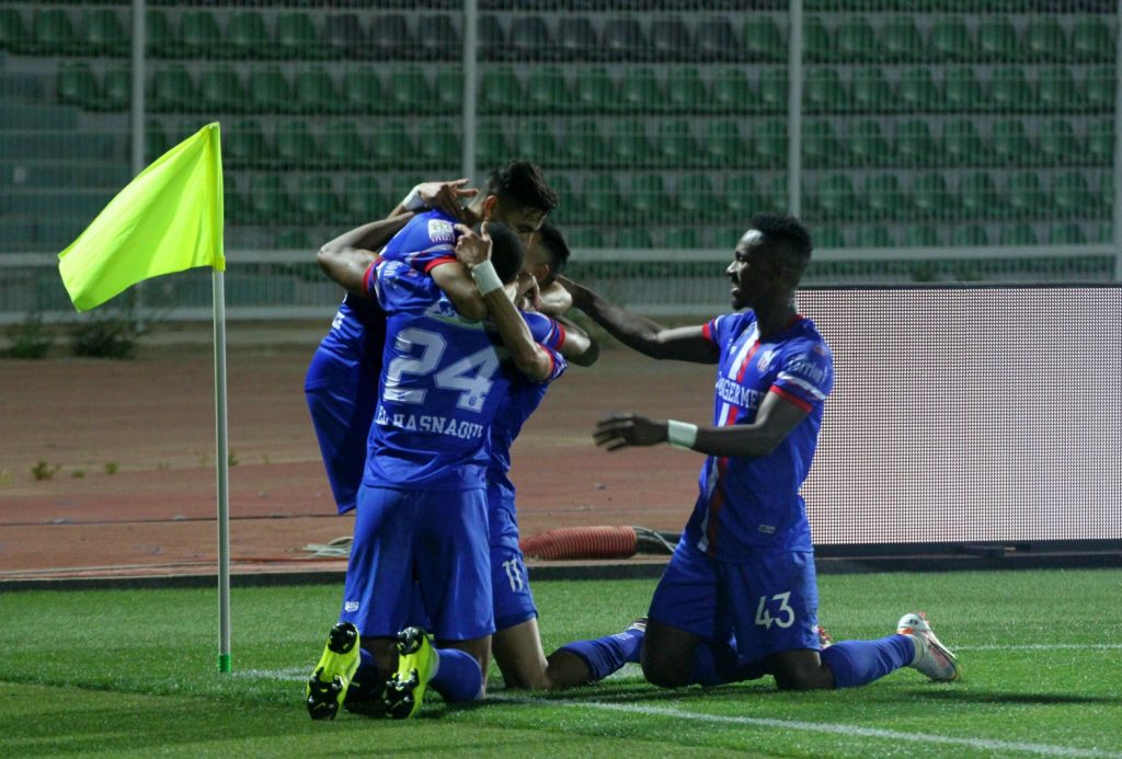 "المغرب الفاسي" يتصدر الدوري المغربي مؤقتا بفوزه على مولودية وجدة 3 / 1 1 20210425 0151481696708022