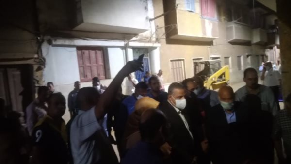 محافظ سوهاج يوجه بتقديم المساعدات العاجلة للمتضررين من حادث انهيار منزل قرية "العواشير" 1 2111698578822