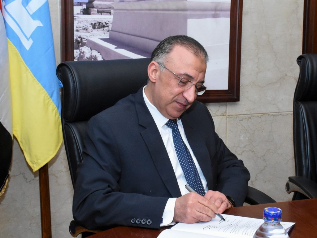 محافظ الإسكندرية و"التحالف الوطني للعمل الأهلي" يبحثان سبل تنمية التعاون المشترك 1 252769 محافظ الاسكندرية1698416823