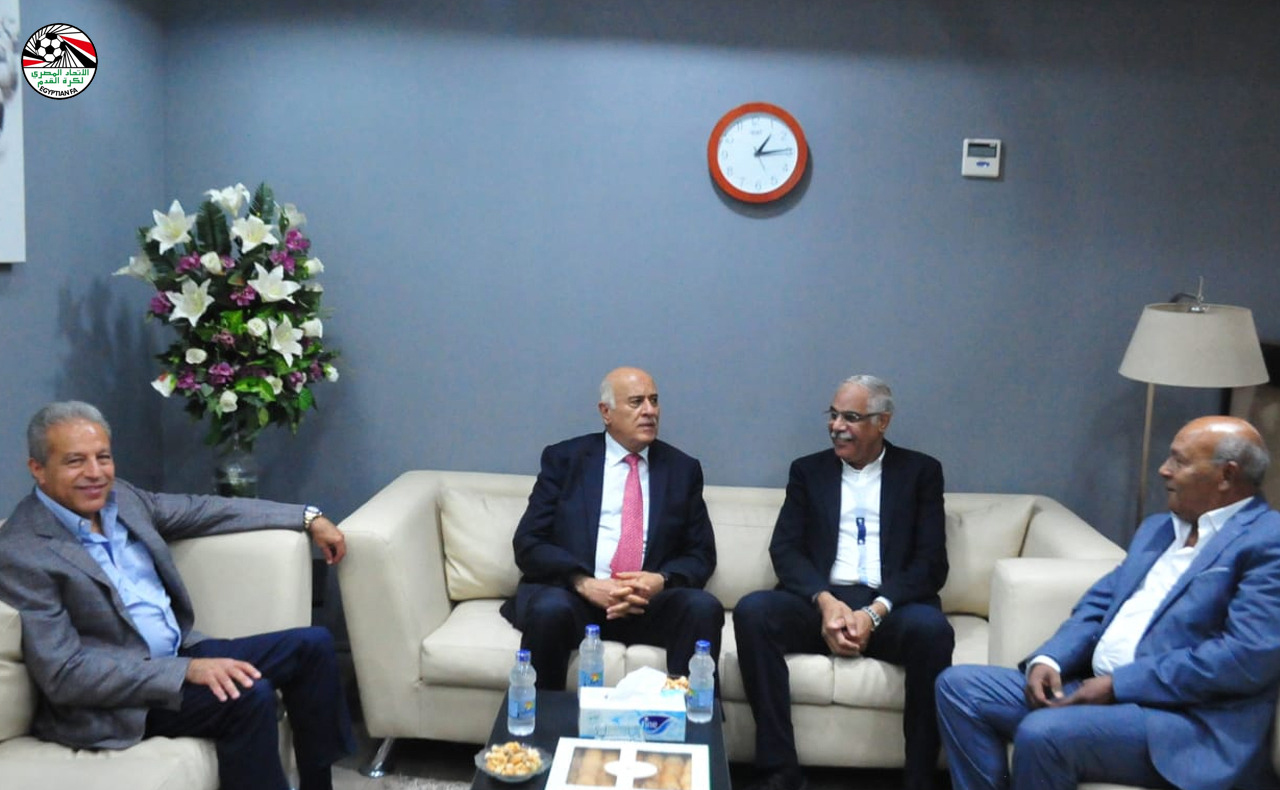 395422 اتحاد الكرة يستقبل وزير الرياضة الفلسطينى (1)1696357803