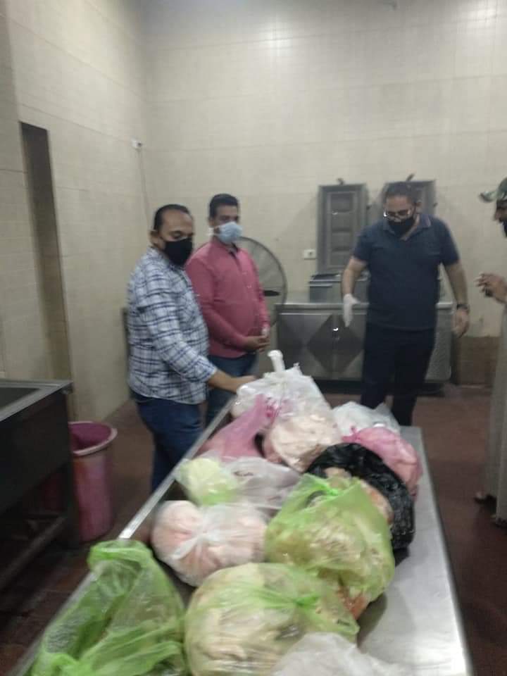 إعدام مواد غذائية منتهية الصلاحية وإزالة اشغالات خلال حملات رقابية بالإسكندرية 1 40932 WhatsApp Image 2020 07 10 at 101698510063