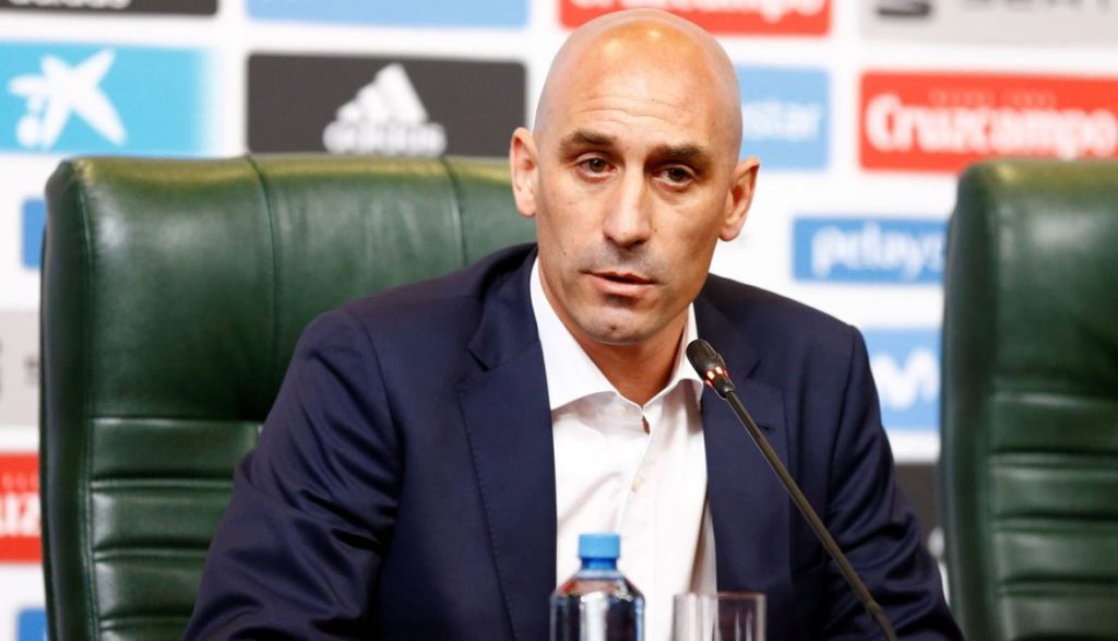 "فيفا" يقرر إيقاف رئيس الاتحاد الإسباني السابق لمدة ثلاث سنوات 1 541235ASGOALلويس روبياليس1698678003
