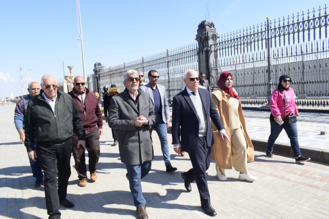 مدبولي يتفقد أعمال تطوير الممشى السياحي ببورسعيد.. ويوجه بتنفيذ المشروع بأعلى درجة من الكفاءة 1 5651697289603