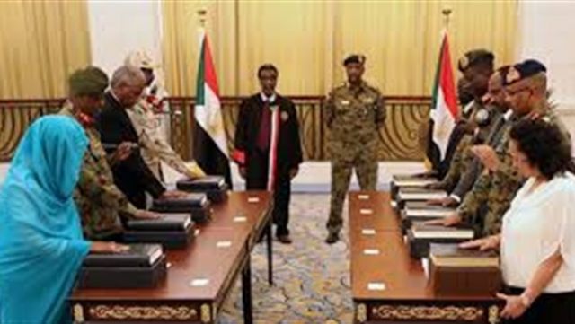 رئيس مجلس السيادة السوداني يتفقد معبر أرقين.. ويوجه حكومة الولاية الشمالية بتذليل العقبات 1 786651696212903